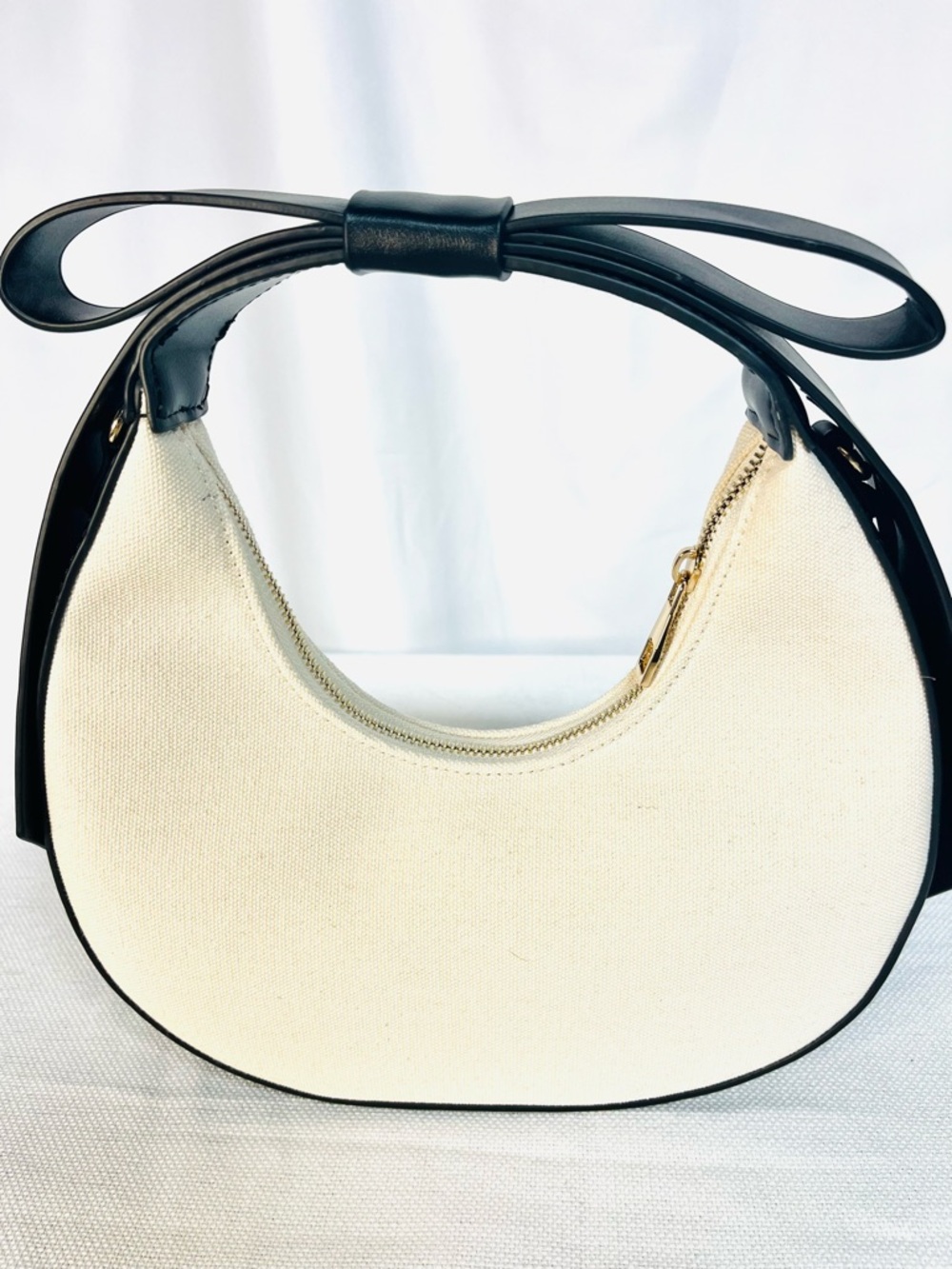 Two-Tone Crescent Bow Tie Crossbody HandBag — Black & Cream - Picture 2 of 14